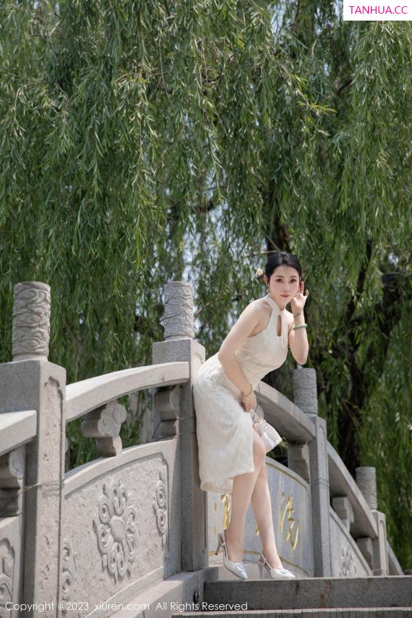   [XiuRen]高清写真图 2023.09.25 No.7435 严利娅Yuliya 旗袍美臀第14张图片